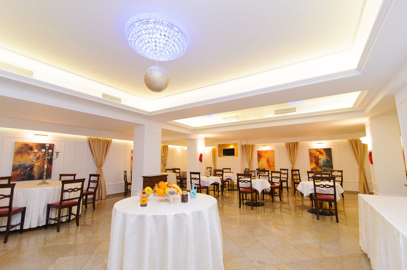 Dbh Bucharest Hotell Exteriör bild