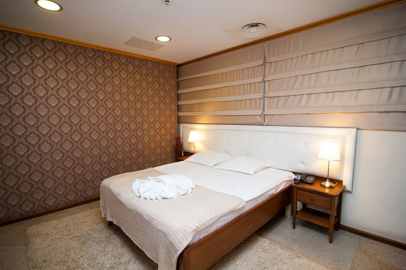 Dbh Bucharest Hotell Exteriör bild