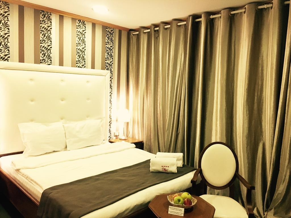 Dbh Bucharest Hotell Exteriör bild