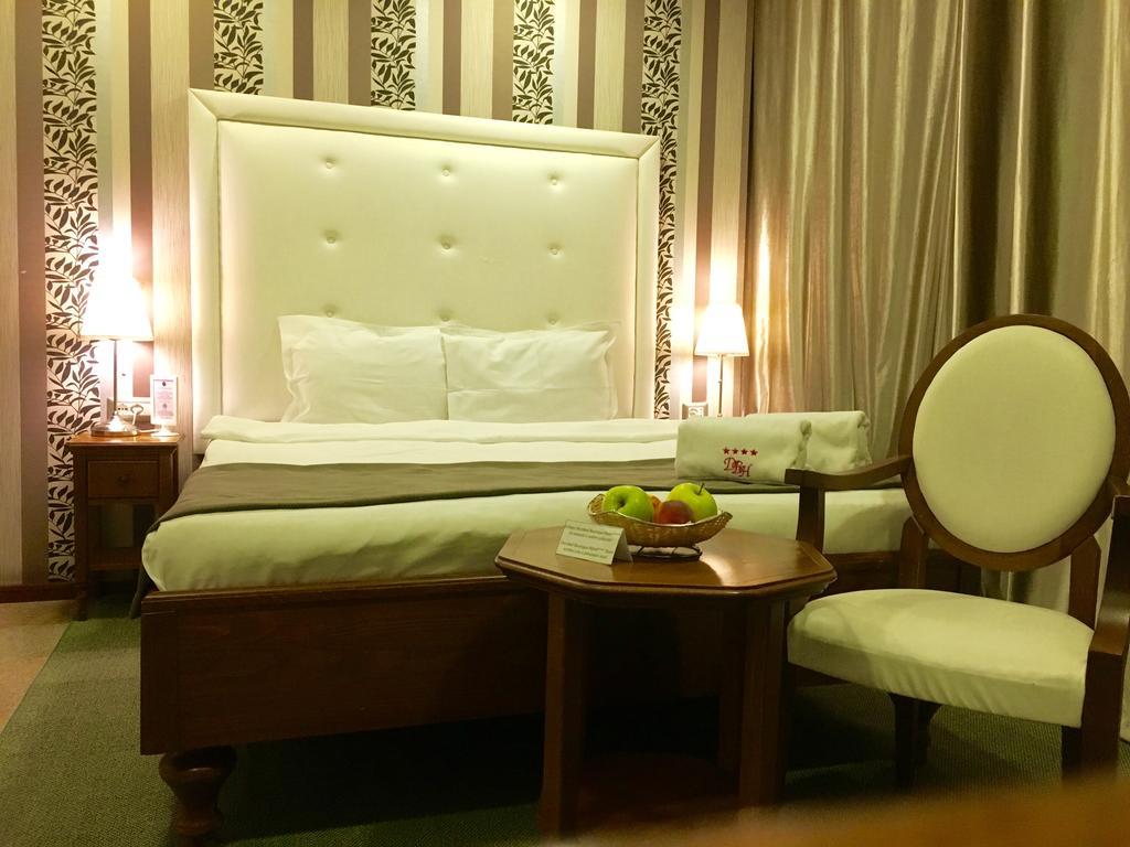 Dbh Bucharest Hotell Exteriör bild