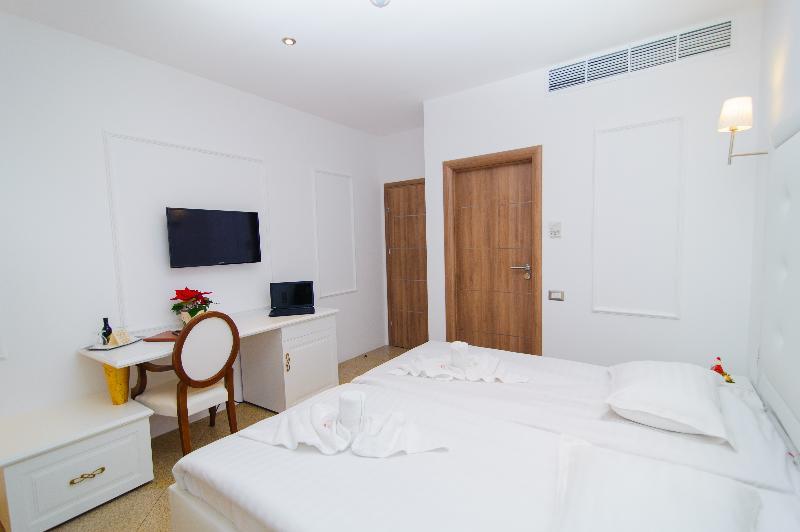Dbh Bucharest Hotell Exteriör bild