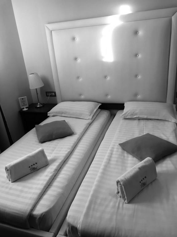 Dbh Bucharest Hotell Exteriör bild