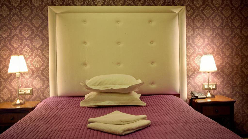 Dbh Bucharest Hotell Exteriör bild