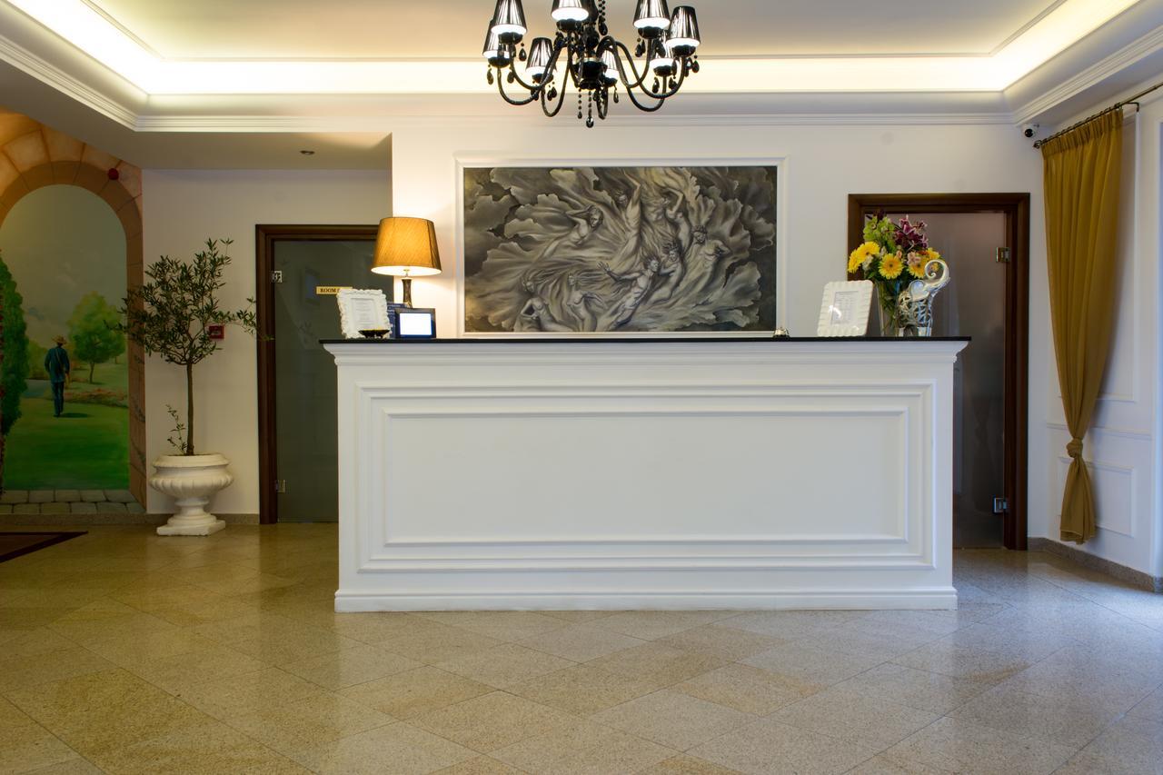 Dbh Bucharest Hotell Exteriör bild