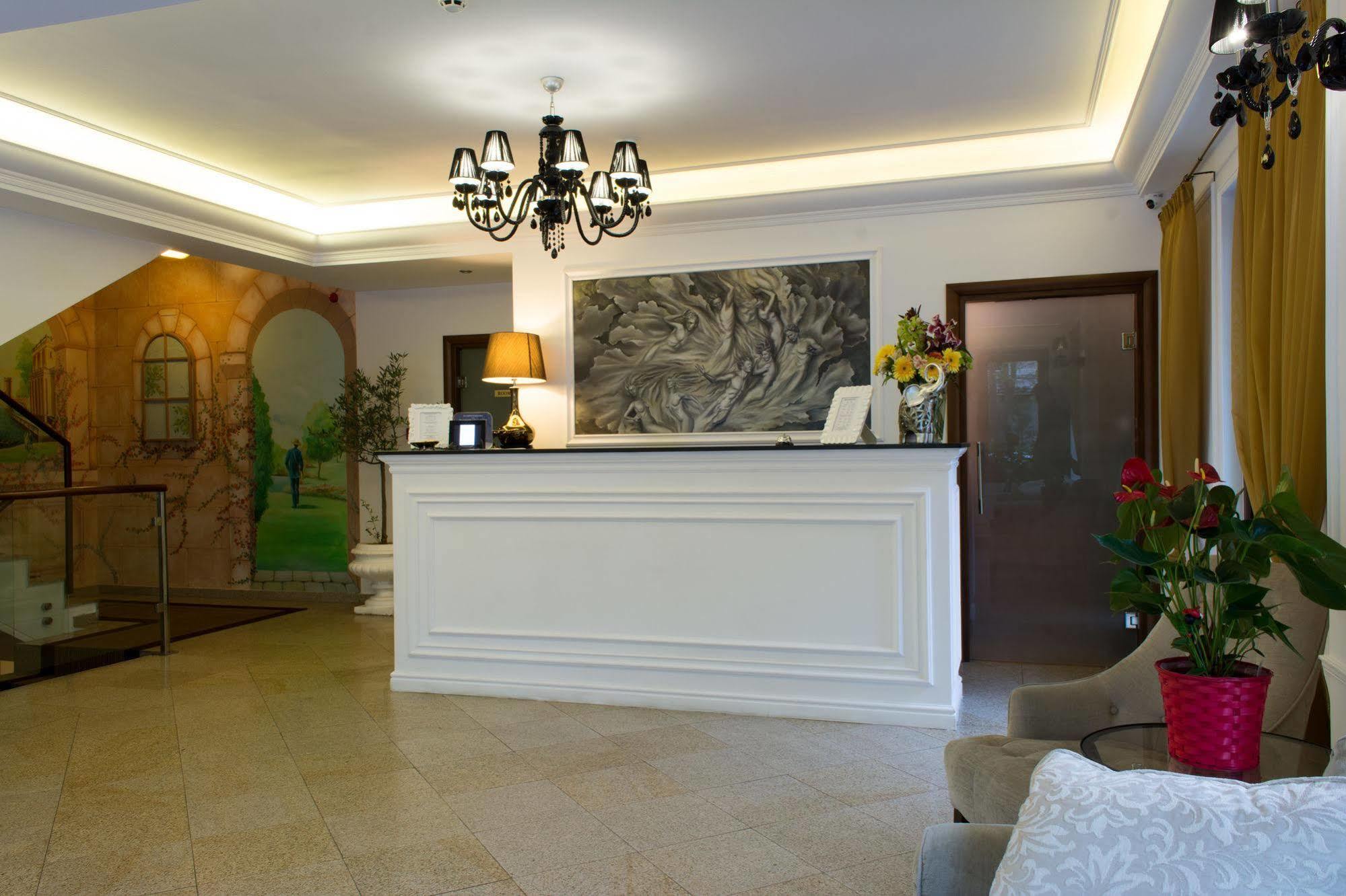 Dbh Bucharest Hotell Exteriör bild