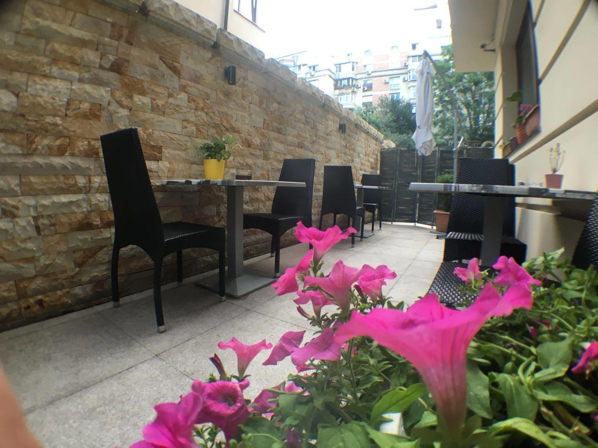Dbh Bucharest Hotell Exteriör bild