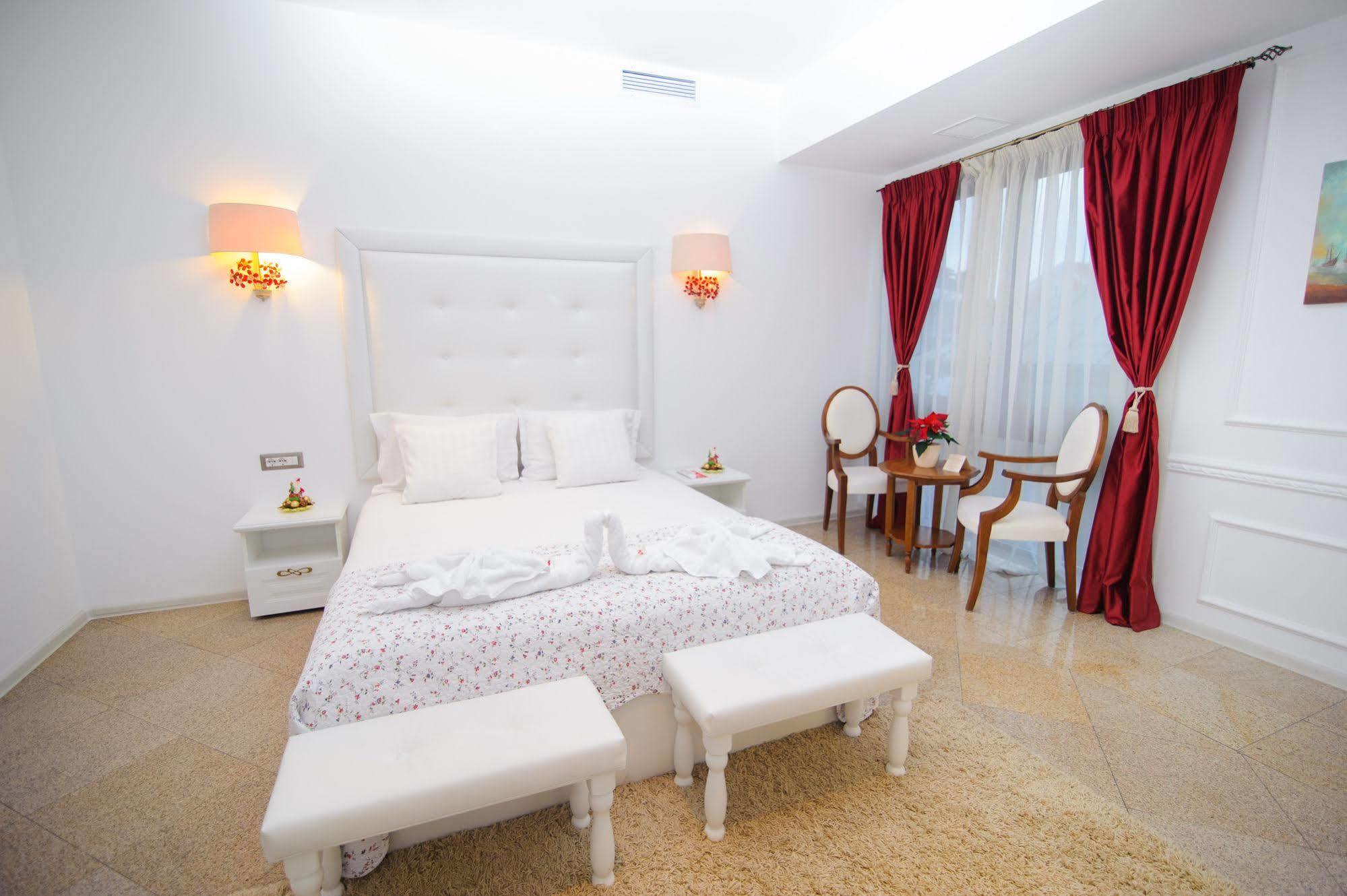 Dbh Bucharest Hotell Exteriör bild