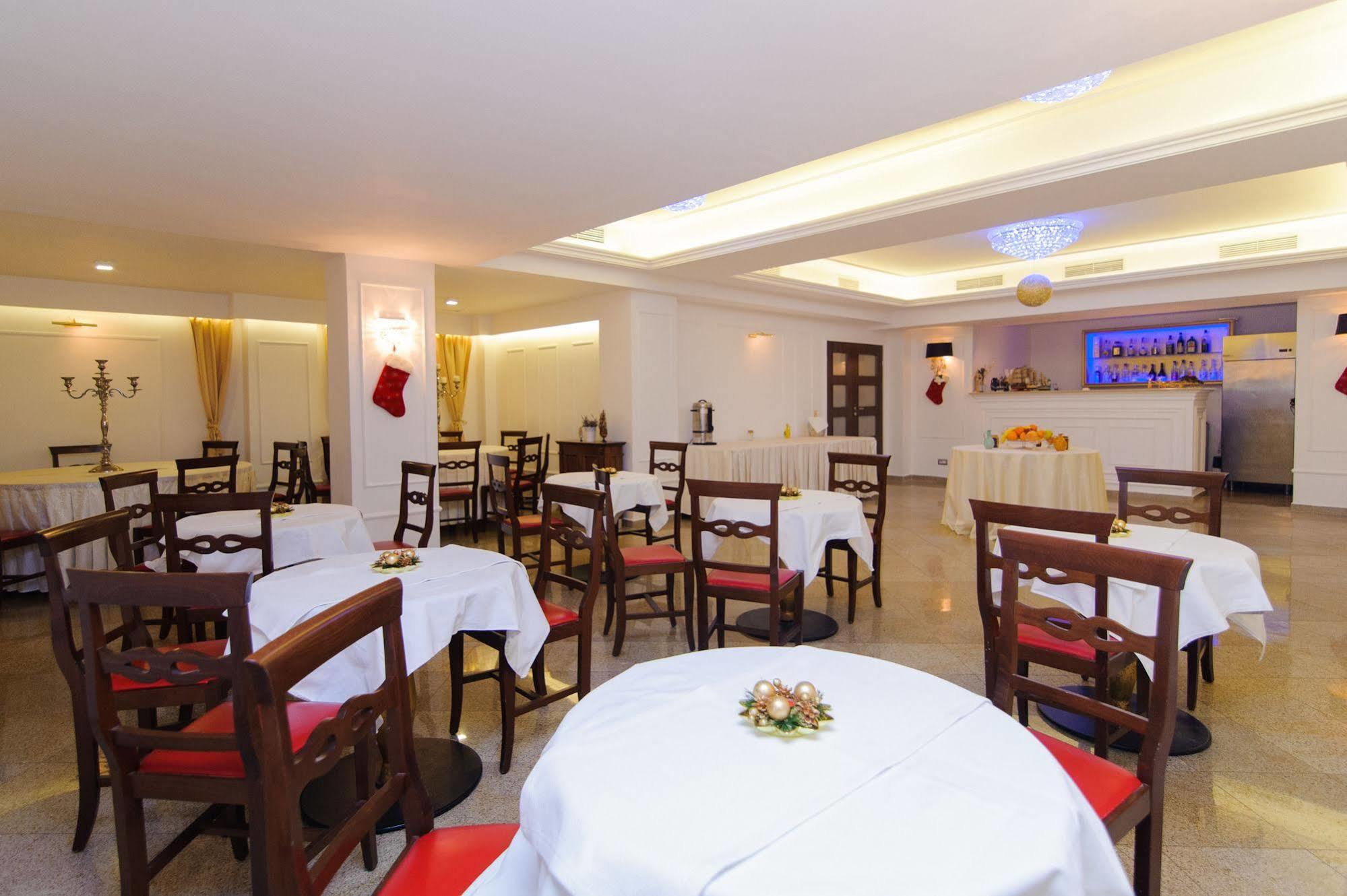 Dbh Bucharest Hotell Exteriör bild