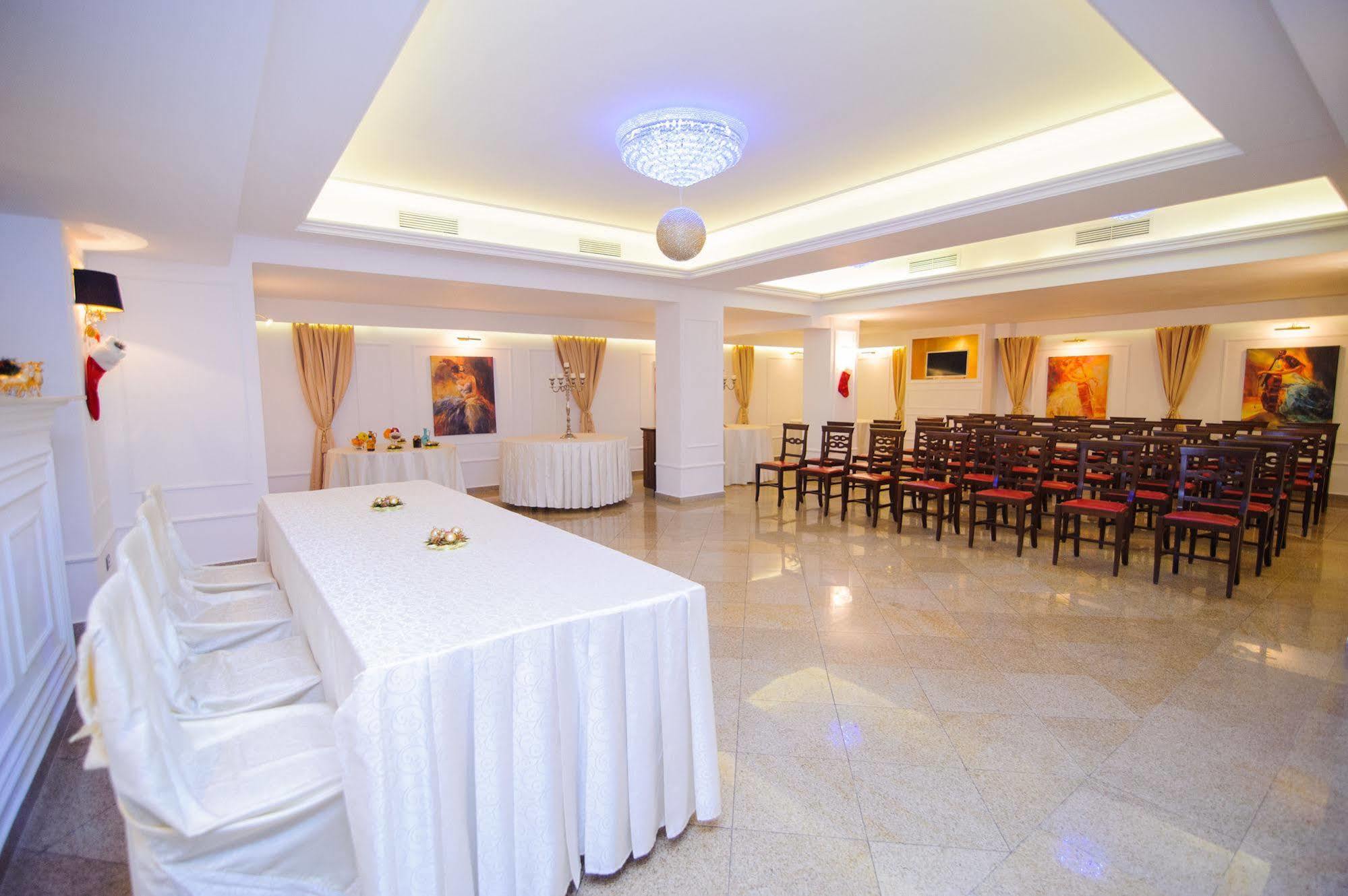 Dbh Bucharest Hotell Exteriör bild