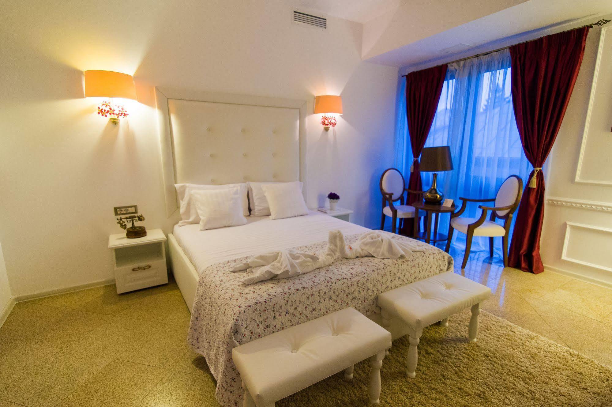 Dbh Bucharest Hotell Exteriör bild